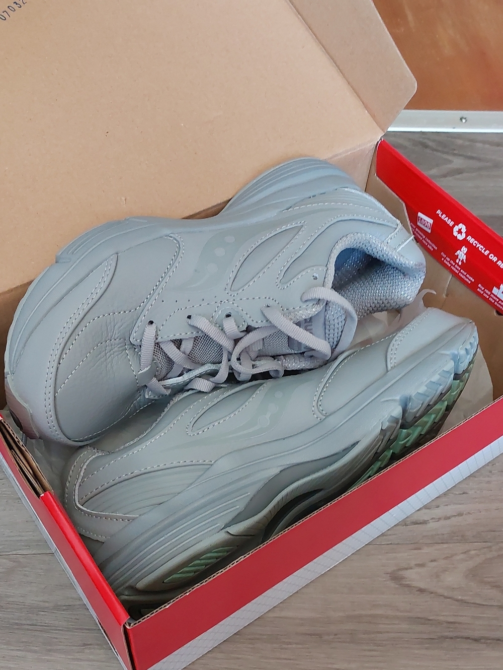 Saucony Integrity Walker 3 Grey Leather Walking Shoes - Like New! Sz 6
